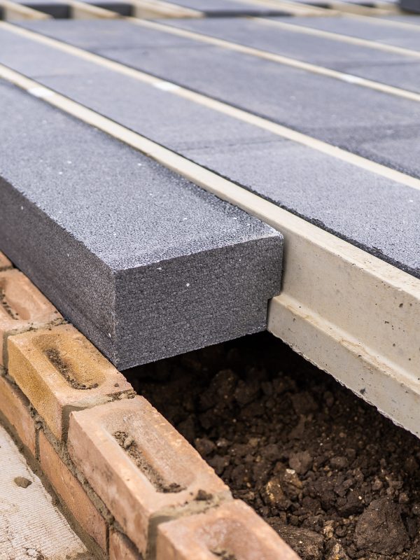 Thermal flooring halfed installed into beams